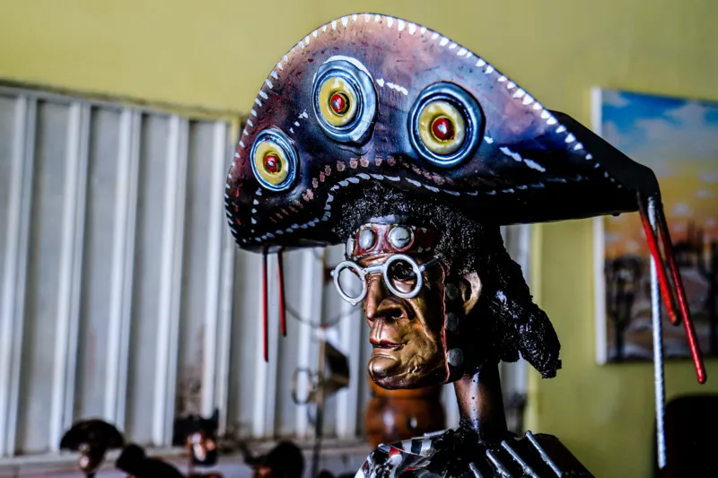 Artista autodidata transforma ferro velho em obras de arte no Sertão de Alagoas