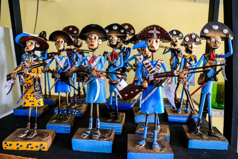 Artista autodidata transforma ferro velho em obras de arte no Sertão de Alagoas