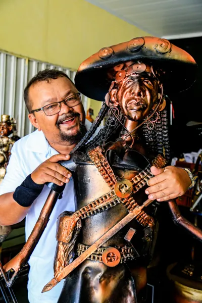 Artista autodidata transforma ferro velho em obras de arte no Sertão de Alagoas