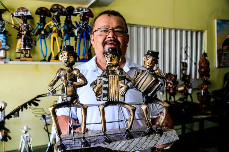 Artista autodidata transforma ferro velho em obras de arte no Sertão de Alagoas