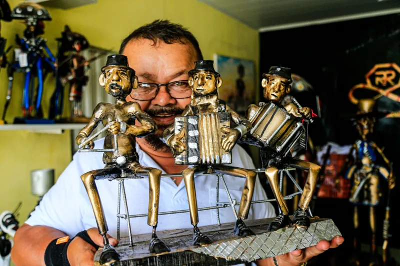 Artista autodidata transforma ferro velho em obras de arte no Sertão de Alagoas