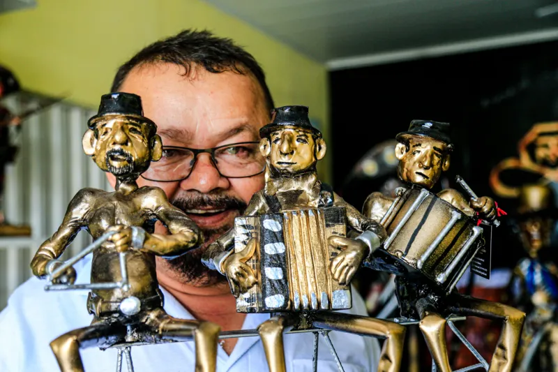 Artista autodidata transforma ferro velho em obras de arte no Sertão de Alagoas