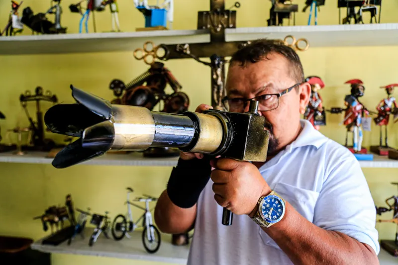 Artista autodidata transforma ferro velho em obras de arte no Sertão de Alagoas
