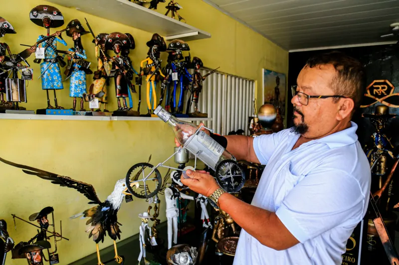 Artista autodidata transforma ferro velho em obras de arte no Sertão de Alagoas
