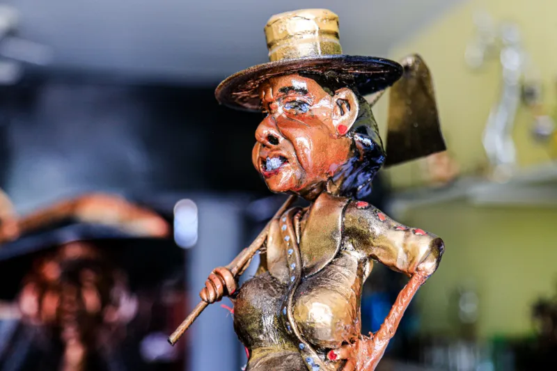 Artista autodidata transforma ferro velho em obras de arte no Sertão de Alagoas
