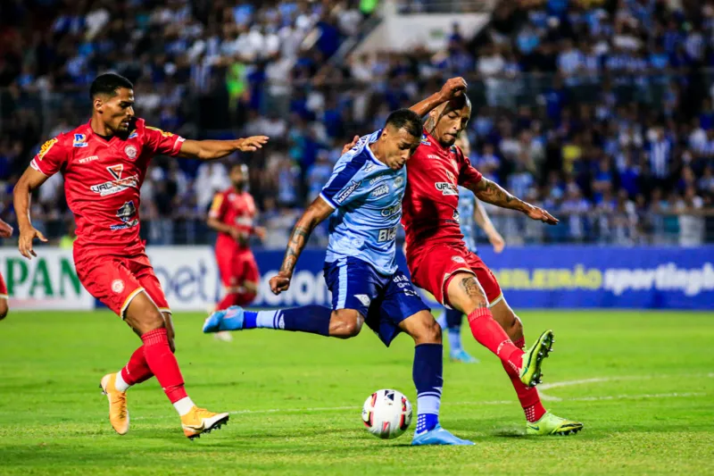 Na luta contra a degola, CSA vence o Tombense, mas segue no Z4 da Série B: 2 a 0