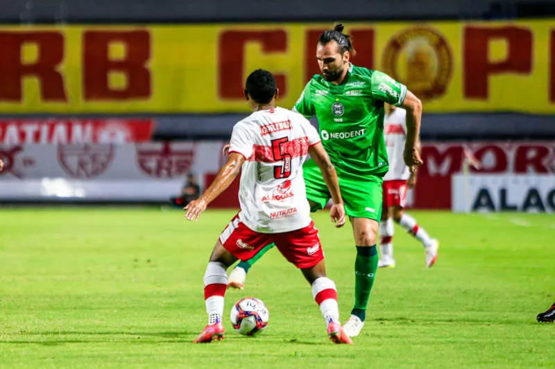 No Rei Pelé, CRB empata por 1 a 1 com o líder Coritiba e fica mais uma rodada fora do G-4