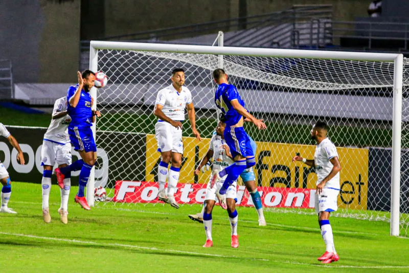 No reencontro com Mozart, CSA bate o Cruzeiro com uma virada relâmpago: 2 a 1