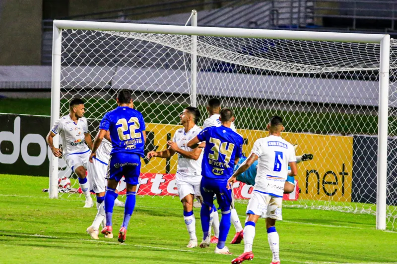 No reencontro com Mozart, CSA bate o Cruzeiro com uma virada relâmpago: 2 a 1