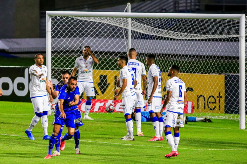 No reencontro com Mozart, CSA bate o Cruzeiro com uma virada relâmpago: 2 a 1