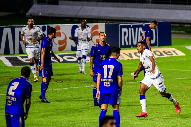 No reencontro com Mozart, CSA bate o Cruzeiro com uma virada relâmpago: 2 a 1