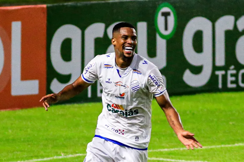 Iury Castilho, com quatro gols, é o artilheiro do Azulão na Série B