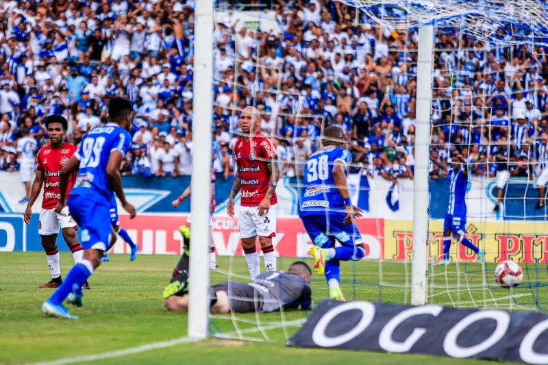 Foi por pouco! CSA atropela o Brasil de Pelotas no Rei Pelé, mas vitória do Avaí frustra acesso: 4 a 0