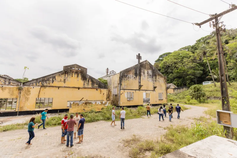 Prefeito JHC visita Fábrica Carmen, em Fernão Velho