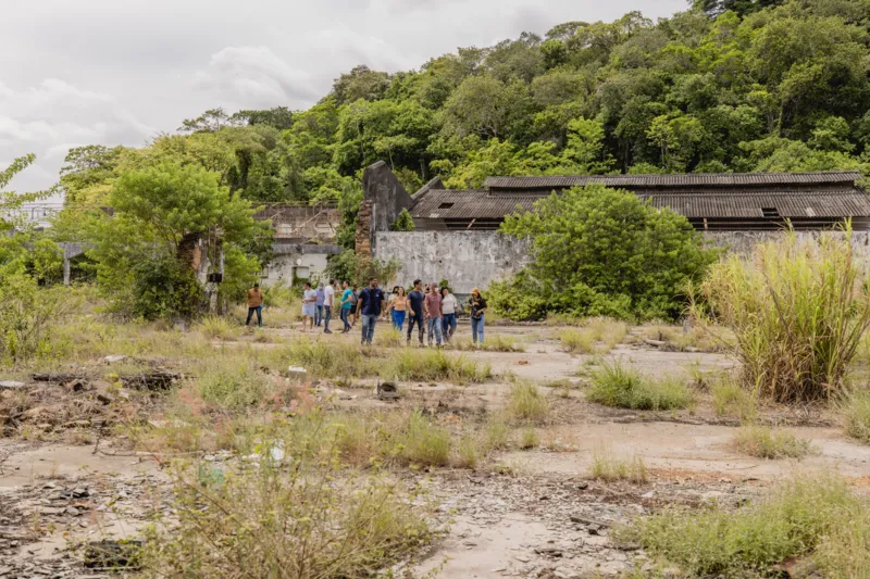 Prefeito JHC visita Fábrica Carmen, em Fernão Velho