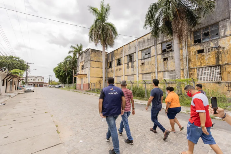Prefeito JHC visita Fábrica Carmen, em Fernão Velho