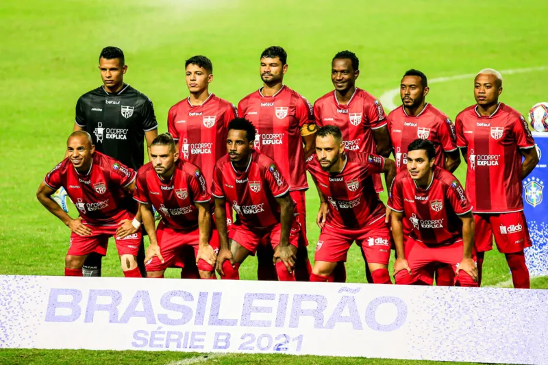 CRB empata com o líder Náutico no Rei Pelé