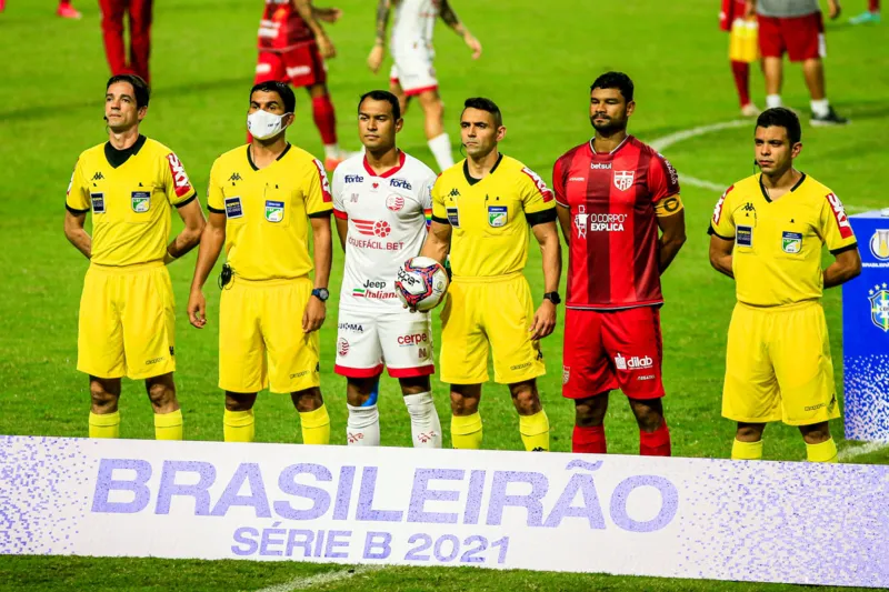 CRB empata com o líder Náutico no Rei Pelé