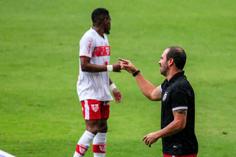 Técnico Allan Aal elogiou a torcida do Brasil-RS