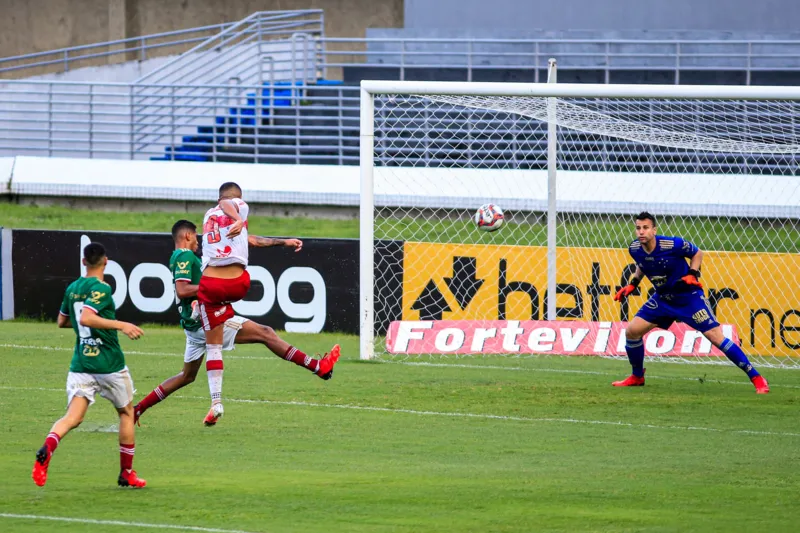 Júnior Brandão teve as melhores chances regatianas no jogo