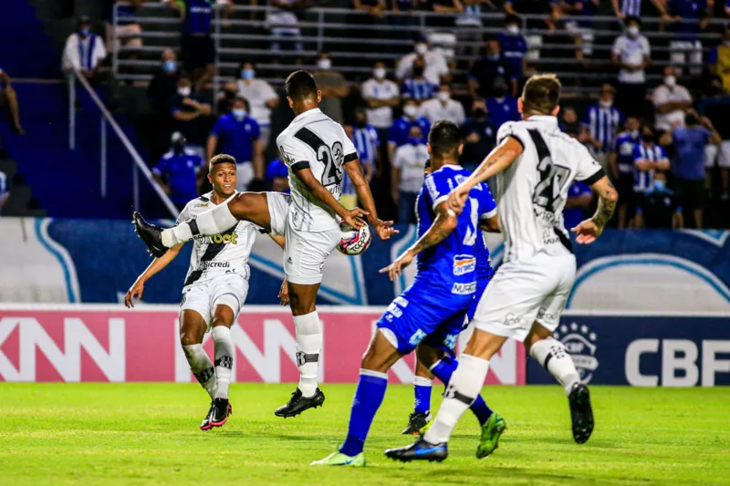 Com gol polêmico nos acréscimos, CSA vence a Ponte de virada e se aproxima do G-4: 2 a 1