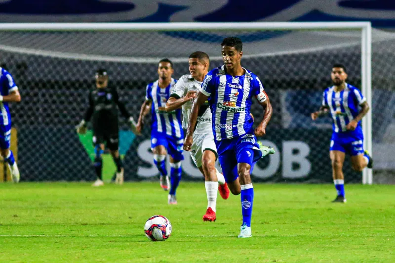 Com gol polêmico nos acréscimos, CSA vence a Ponte de virada e se aproxima do G-4: 2 a 1