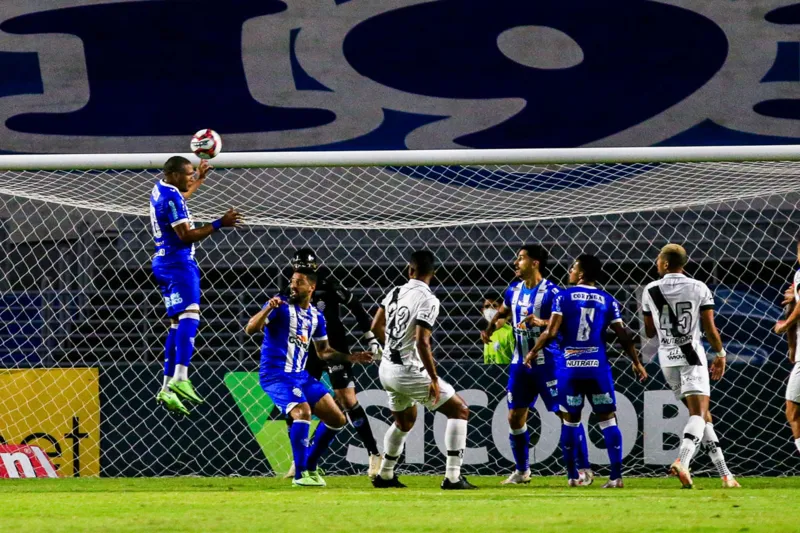 Com gol polêmico nos acréscimos, CSA vence a Ponte de virada e se aproxima do G-4: 2 a 1
