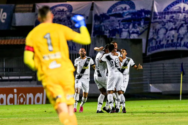 Com gol polêmico nos acréscimos, CSA vence a Ponte de virada e se aproxima do G-4: 2 a 1