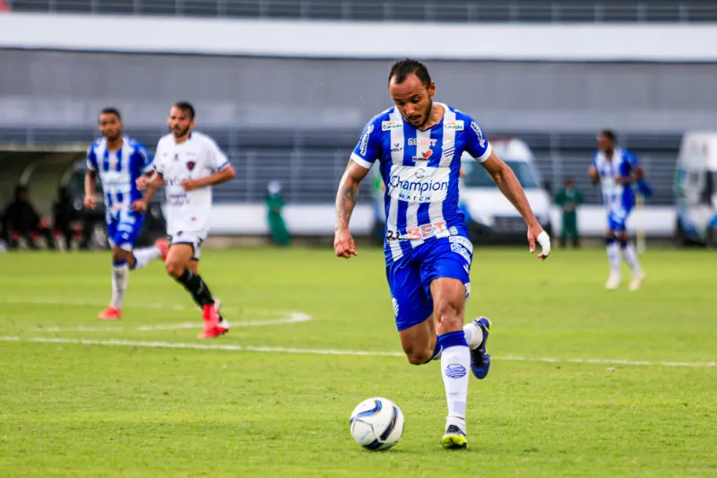 Artilheiro Rodrigo Rodrigues marca duas vezes e CSA vence a primeira na Copa do Nordeste 2022: 3 a 0