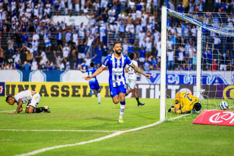 Rodrigo Rodrigues participou de todos os gols da vitória azulina