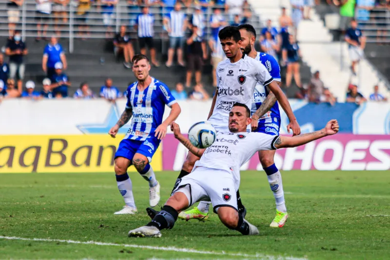 Artilheiro Rodrigo Rodrigues marca duas vezes e CSA vence a primeira na Copa do Nordeste 2022: 3 a 0