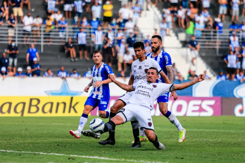 Artilheiro Rodrigo Rodrigues marca duas vezes e CSA vence a primeira na Copa do Nordeste 2022: 3 a 0