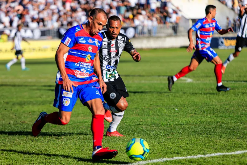 Mesmo com um jogador a menos, Coruja continuou lutando até o final