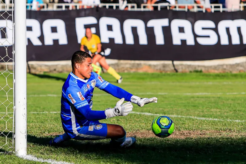 Goleiro Léo teve uma atuação de destaque na primeira etapa e manteve o 0 a 0