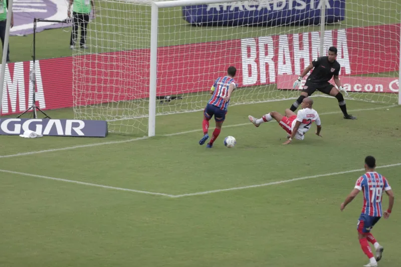 CRB é goleado pelo Bahia, por 4 a 0, e se despede da Copa do Nordeste