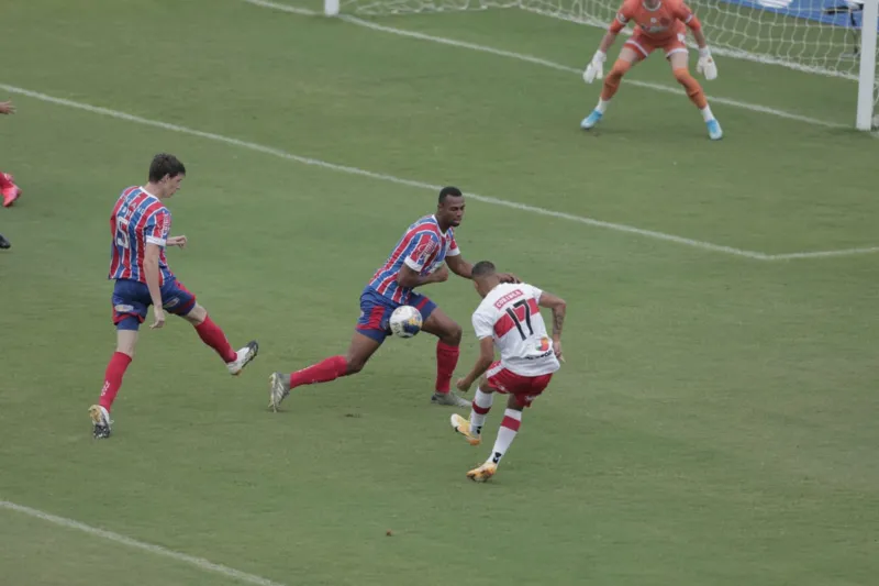 CRB é goleado pelo Bahia, por 4 a 0, e se despede da Copa do Nordeste