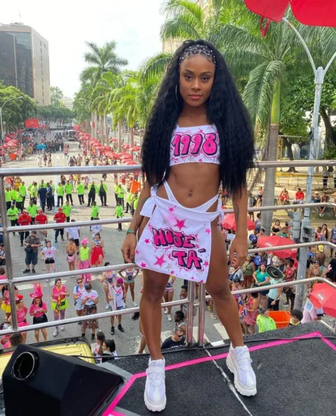 MC Rebecca vai puxar o Bloco do Saí, Hétero! no Rio de Janeiro