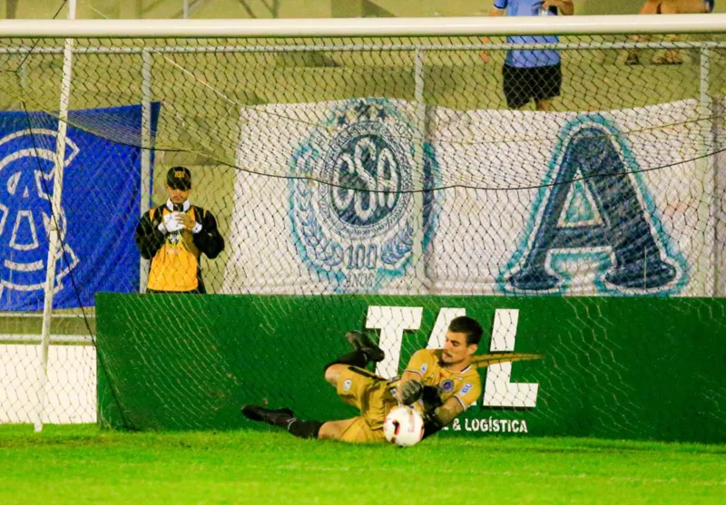 Renan Rinaldi pegou duas cobranças para garantir a classificação do ASA
