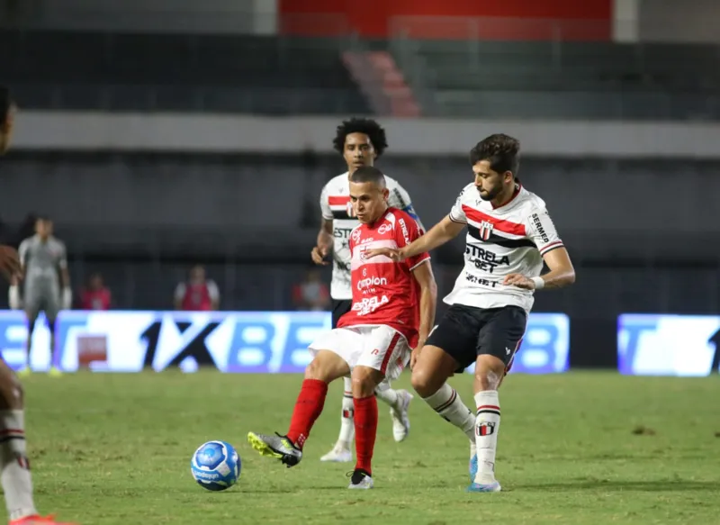 CRB para na retranca e não sai do 0x0 contra o Botafogo-SP no Rei Pelé