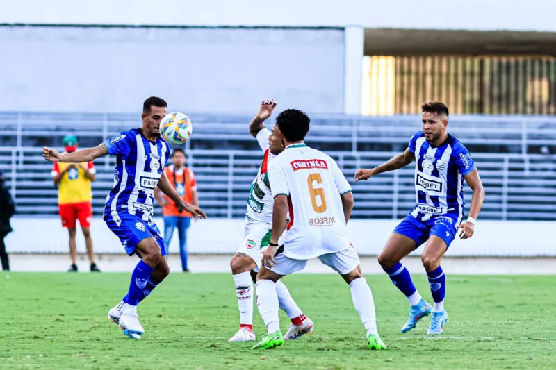 Duelo foi movimentado no Rei Pelé