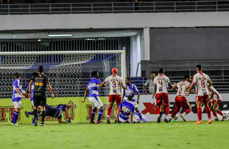 Penedense buscou o empate logo no início do segundo tempo