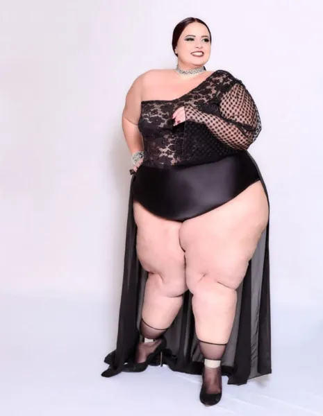 Estilista Bruno Bacck protagoniza ensaio fotográfico com modelo Plus Size manequim 60