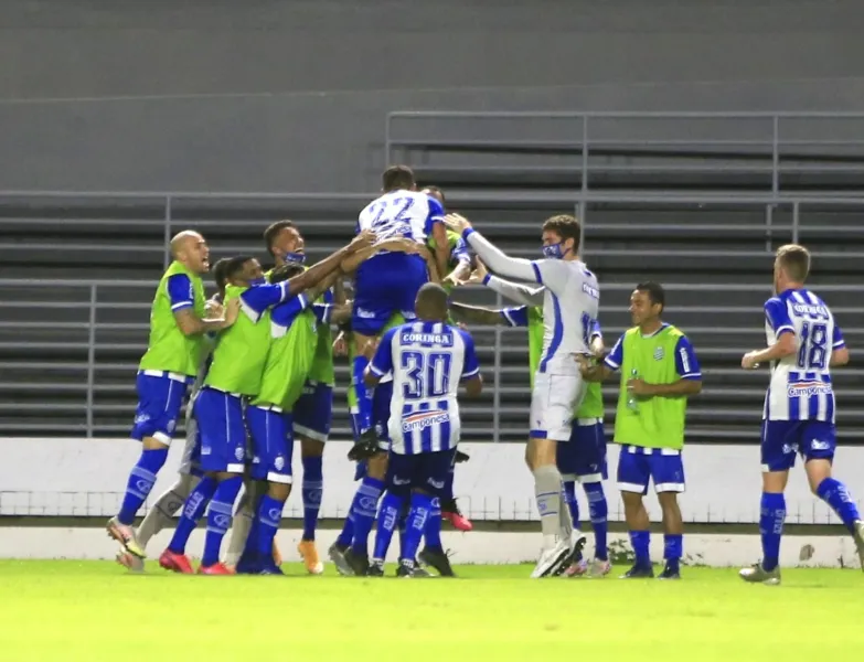No Clássico das Multidões, CSA vence o CRB por 1 a 0 e garante a classificação antecipada às semifinais do Alagoano