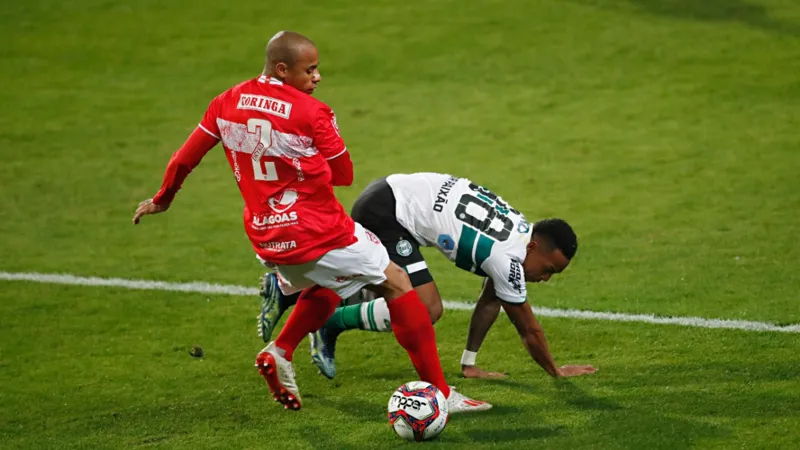 Com um a mais em campo, CRB arranca empate com Coritiba em pleno Couto Pereira: 1 a 1