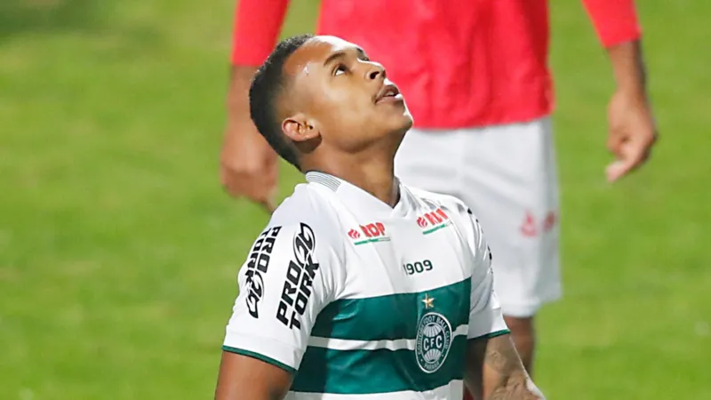 Com um a mais em campo, CRB arranca empate com Coritiba em pleno Couto Pereira: 1 a 1