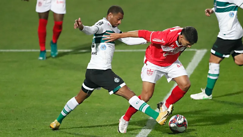 Com um a mais em campo, CRB arranca empate com Coritiba em pleno Couto Pereira: 1 a 1