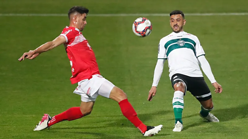 Com um a mais em campo, CRB arranca empate com Coritiba em pleno Couto Pereira: 1 a 1