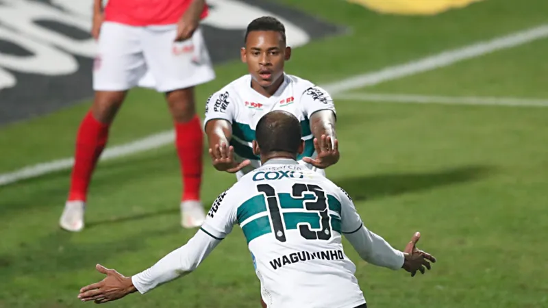 Com um a mais em campo, CRB arranca empate com Coritiba em pleno Couto Pereira: 1 a 1