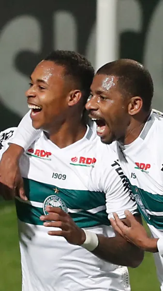 Com um a mais em campo, CRB arranca empate com Coritiba em pleno Couto Pereira: 1 a 1