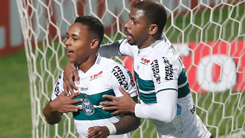 Com um a mais em campo, CRB arranca empate com Coritiba em pleno Couto Pereira: 1 a 1